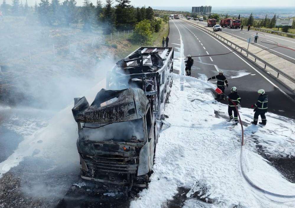 Aksaray’da doğalgaz yüklü TIR bomba gibi patladı! Korku dolu anlar kamerada 18